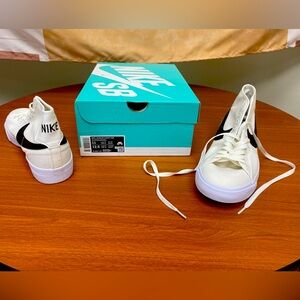 Brand new, never worn size 11 Men Nike SB Blazer Court Mid sneakers
